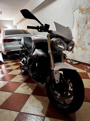 TRIUMPH STREET TRIPLE 675 ABS 